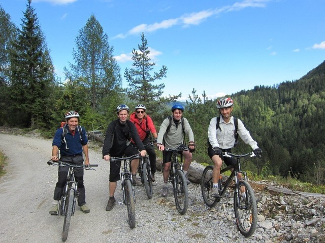 Jean-David Mathieu,  Allibert  - Jean Michel Hervé UCPA - Nicolas PAUGAM, Club Aventure - Rémy Fouraste La Balaguère Le groupe en randonnée VTT dans la région de Carinthie