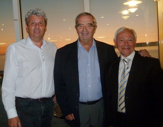 Georges Colson entouré des deux co-présidents de la Commission Mer