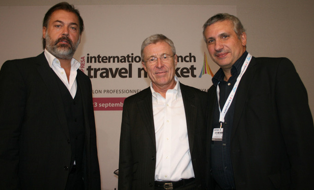 Le président de l'ANAé, Michel Bensadoun, au côté de Gérard Denis et d'un autre administrateur - DR : J.Beveraggi Le président de l'ANAé, Michel Bensadoun, au côté de Gérard Denis et d'un autre administrateur - DR : J.Beveraggi