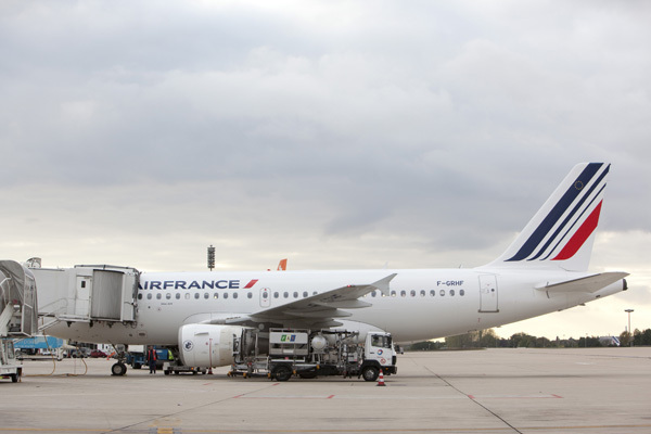 "Air France a effectivement décidé de prendre des mesures - dès maintenant et en 2012 - qui permettront de réduire les coûts et d’améliorer sa compétitivité par rapport à ses grands concurrents européens, tout en validant une importante commande d’avions." Photo DR Air FRANCE
