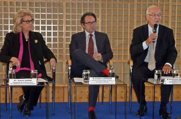Autour de Frédéric Lefèbvre Secrétaire chargé de la Consommation, Eliane Zarine présidente de la Commission de la Médiation de la Consommation (CMC), également présidente de l'Organisation Générale des Consommateurs (OR.GE.CO) et Emmanuel Constans médiateur du Ministère de l'Economie et des Finances, membre qualifié de la CMC Autour de Frédéric Lefèbvre Secrétaire chargé de la Consommation, Eliane Zarine présidente de la Commission de la Médiation de la Consommation (CMC), également présidente de l'Organisation Générale des Consommateurs (OR.GE.CO) et Emmanuel Constans médiateur du Ministère de l'Economie et des Finances, membre qualifié de la CMC