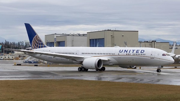 United Airlines positionne son nouveau Boeing 787-10 à Paris