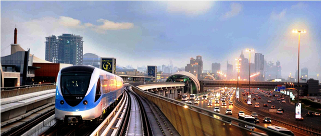 Depuis l'aéroport international de Dubaï, le métro dessert en 10 minutes, les souks des épices et de l'or des quartiers de Deira et Bastakya et en 20 minutes, la plage de Jumeirah - DR Depuis l'aéroport international de Dubaï, le métro dessert en 10 minutes, les souks des épices et de l'or des quartiers de Deira et Bastakya et en 20 minutes, la plage de Jumeirah - DR