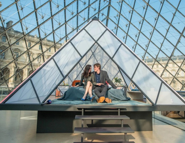 Le casting était (presque trop) parfait pour la nuit au Louvre orchestrée par Airbnb - DR Le casting était (presque trop) parfait pour la nuit au Louvre orchestrée par Airbnb - DR