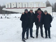 Avec sa bande de copains près de Tchernobyl, à Pripyat la ville voisine abandonnée dans l'urgence après l’explosion - MYL