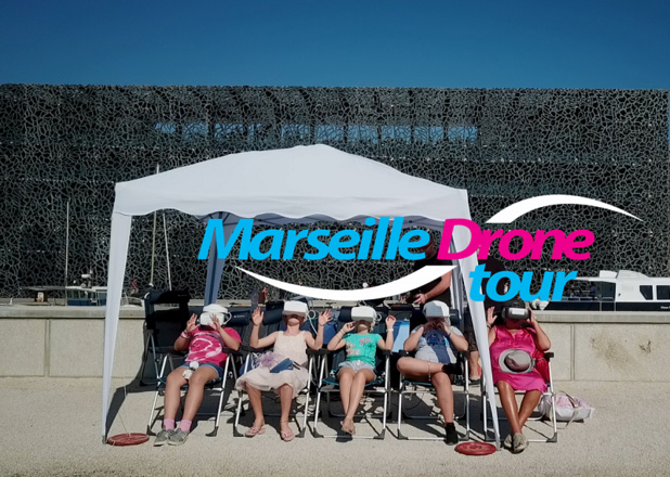 Le Marseille Drône Tour permet au touriste, installé dans un transat sur l’esplanade du J4, un masque sur les yeux, de survoler le Vieux-Port, le Palais du Pharo, le Mucem, etc. durant une dizaine de minutes - DR : Humans and Drones