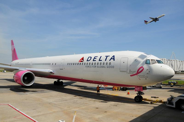 Cet avion a transporté 150 000 passagères et effectué près de 6000 heures de vol depuis qu'il a été peint en rose au mois de mai 2010 - DR