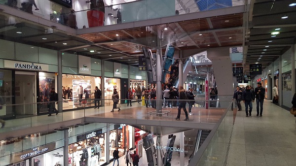 SNCF : "toutes les gares se transforment sur le modèle de Saint-Lazare" - Crédit photo : compte Facebook du Centre Commercial Saint Lazare