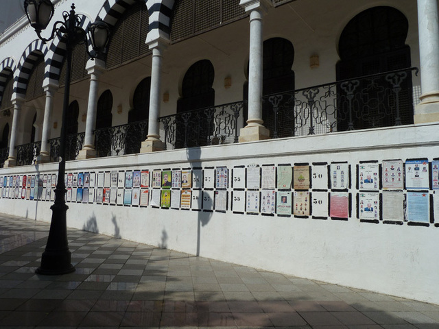 Panneaux des partis politiques. Dans certaines circonscriptions on en comptait plus de 100. Ici place de la Kasbah à Tunis. Photo DR M.S.