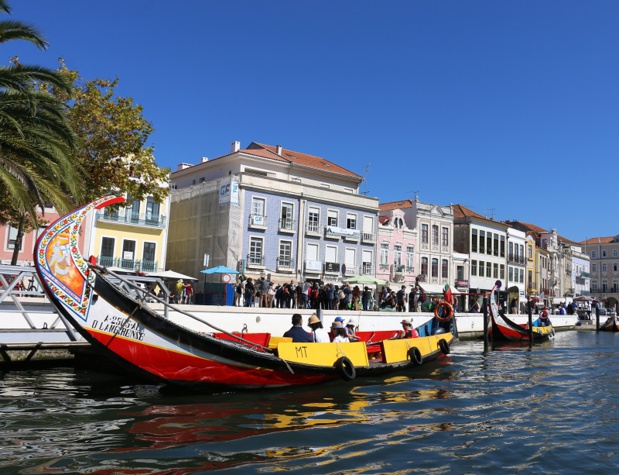 La vieille ville d'Aveiro est sillonnée de canaux qui lui donnent un air immanquablement vénitien - DR : J.-F.R. La vieille ville d'Aveiro est sillonnée de canaux qui lui donnent un air immanquablement vénitien - DR : J.-F.R.