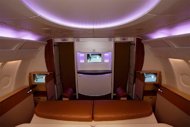 Dès le 30 octobre 2011, les passagers pourront profiter de 6 mini-suites en Première entre Paris et Mascatte. Dès le 30 octobre 2011, les passagers pourront profiter de 6 mini-suites en Première entre Paris et Mascatte.