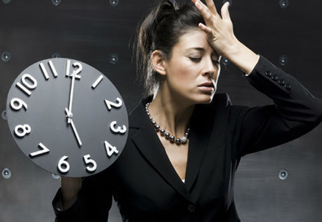 Elle discutera aussi pied à pied de nos heures supplémentaires, quand nous demanderons à les rattraper: « Et pourquoi tu es restée ce jour-là ? Qu’as-tu fais comme billet ? Peux-tu me le montrer ?» La confiance n’est pas de mise. Mais ce n’est pas de sa faute, la pauvre ! Elle ne peut pas vérifier qui est resté ou non après l’heure, puisqu’elle ne fait jamais la fermeture ! /photo dr Elle discutera aussi pied à pied de nos heures supplémentaires, quand nous demanderons à les rattraper: « Et pourquoi tu es restée ce jour-là ? Qu’as-tu fais comme billet ? Peux-tu me le montrer ?» La confiance n’est pas de mise. Mais ce n’est pas de sa faute, la pauvre ! Elle ne peut pas vérifier qui est resté ou non après l’heure, puisqu’elle ne fait jamais la fermeture ! /photo dr