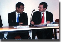 Léon Bertrand, ministre délégué au tourisme et Philippe Bas, ministre délégué à la Famille Léon Bertrand, ministre délégué au tourisme et Philippe Bas, ministre délégué à la Famille