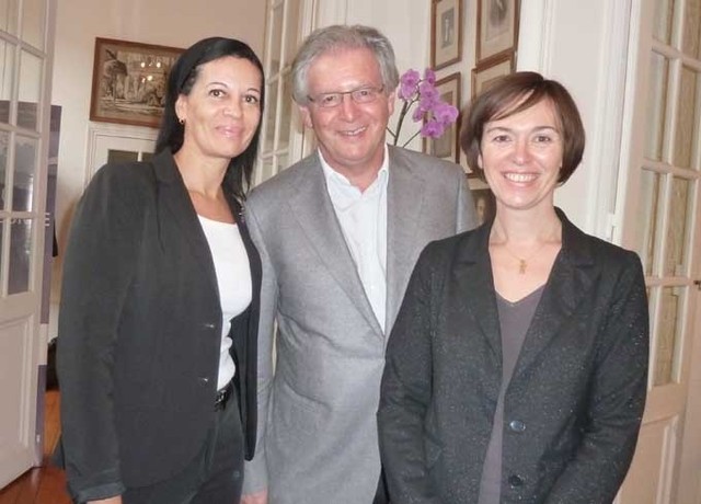 René-Marc Chikli, président du CETO entouré par Emmanuelle Llop (à gauche) et Laurence Jegouzo - DR : M.Sani René-Marc Chikli, président du CETO entouré par Emmanuelle Llop (à gauche) et Laurence Jegouzo - DR : M.Sani