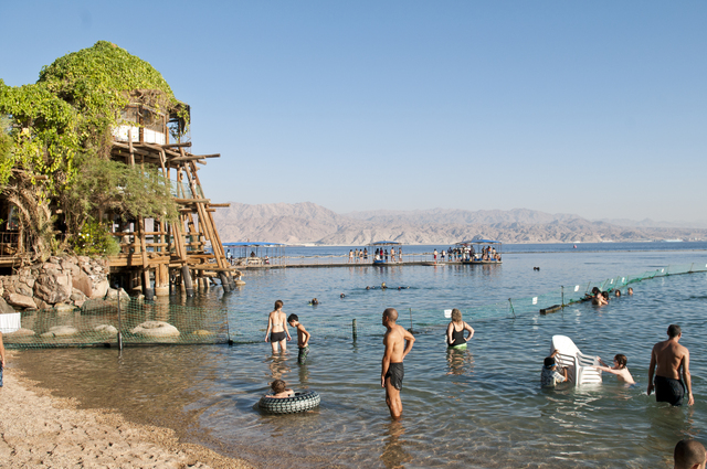 Eilat est appréciée par les voyageurs pour son allure occidentale. Eilat est appréciée par les voyageurs pour son allure occidentale.