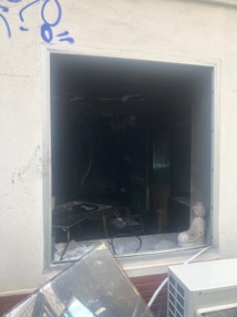 Les pompiers ont dû casser les vitrines pour éteindre le feu au plus vite - DR : Philippe Taieb