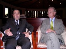 Hassan Ahdab (à gauche) et Robert Riley. Photo: NA Hassan Ahdab (à gauche) et Robert Riley. Photo: NA