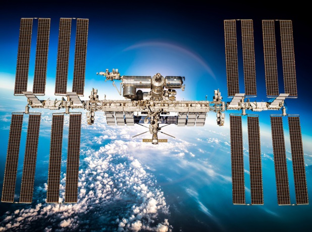 Jusqu'à une douzaine d'astronautes privés pourraient séjourner à bord de l'ISS par an, mais à environ 35 000 dollars la nuit et 58 M$ par l’ensemble du voyage aller-retour… les places seront chères ! - Depositphotos.com, cookelma
