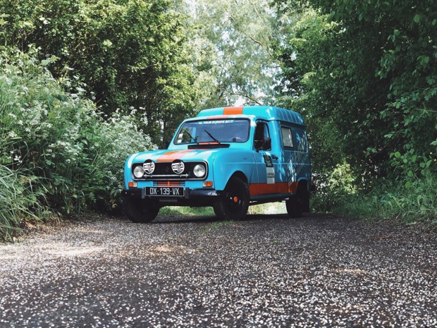 Blue Rally propose des voyages et des escapades au volant d’anciennes Renault 4L parfaitement rénovées dans la région des Hauts-de-France, ou en Belgique, sur une journée ou le temps d'un mini-séjour. - DR 4L Tour