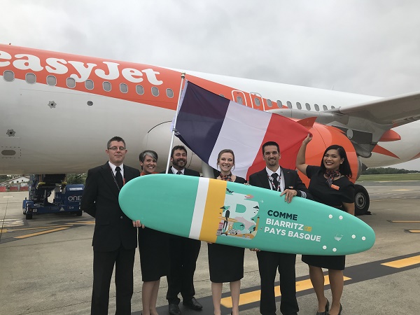 Aéroport Biarritz : le vol inaugural depuis Bristol a posé son train d'atterrissage - Crédit photo : easyJet Aéroport Biarritz : le vol inaugural depuis Bristol a posé son train d'atterrissage - Crédit photo : easyJet