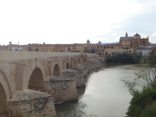 Avec ses seize arches, le Puente Romano rappelle que Cordoue fut une importante cité romaine - DR : J.B.