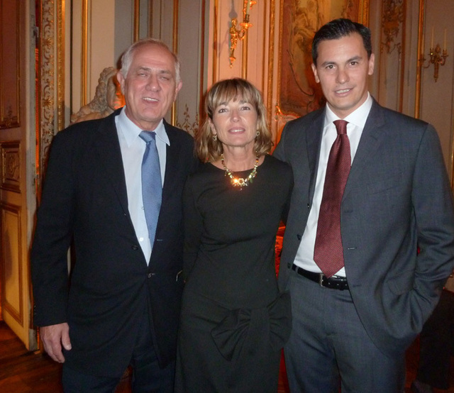 De g. à d. Antonio d'Apote président de Donatelle, Christine Giraud directeur des ventes Avis Agences de Voyages et Lorenzo Donato directeur pour la France et le Benelux de la compagnie Alitalia.