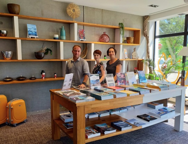 Fabrice Poulain, directeur délégué de Fensch Voyages, avec l'équipe de La Boutique du Voyage à Yutz - DR : Fensch Voyages