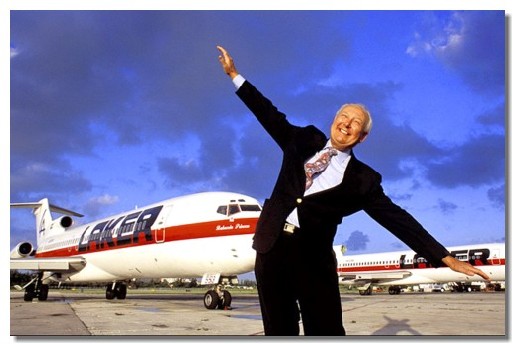 Sir Freddie Laker, pionner du vol à bas prix, lance son Skytrain sur Londres-New York Sir Freddie Laker, pionner du vol à bas prix, lance son Skytrain sur Londres-New York