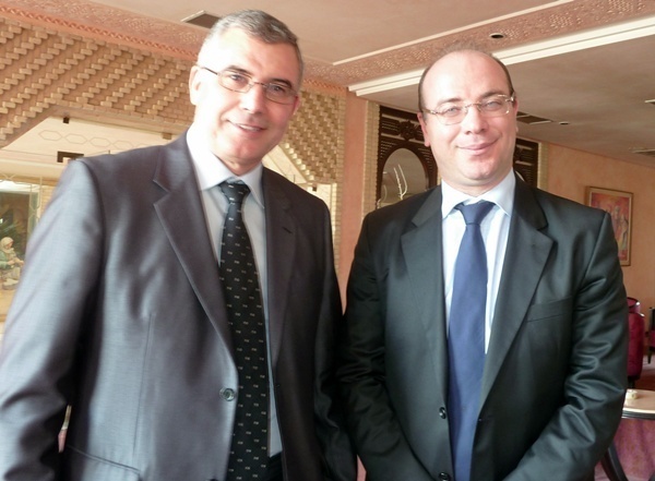 A droite Elyes Fakhfakh, nouveau ministre du tourisme de Tunisie en déplacement dans le sud tunisien. Ici, au Palm Beach Hotel de Tozeur avec le Gouverneur de la région à l'issue d'une réunion avec les professionnels du tourisme./photo M.S.