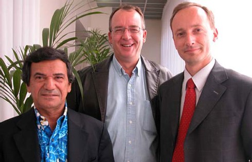 Nelson Lévy (DG), Richard Hall (Chief Marketing Officer) et Jean-Marc Hastings (DG France)