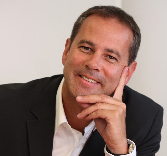 Patrice Caradec : le mot d’ordre pour un retour à la rentabilité est donc « bien acheter pour bien vendre » et atteindre un chiffre d’affaires de 530 millions d’euros pour 2012. Patrice Caradec : le mot d’ordre pour un retour à la rentabilité est donc « bien acheter pour bien vendre » et atteindre un chiffre d’affaires de 530 millions d’euros pour 2012.