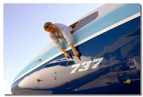 Michael O'Leary prenant livraison en 2004 à Seattle de 2 nouveaux B737-800 Michael O'Leary prenant livraison en 2004 à Seattle de 2 nouveaux B737-800