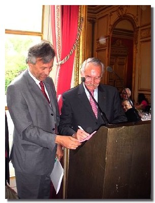 Olivier Motte, président de la banque HSBC/De Baecque Beau et Bernard Didelot président de l'APS consolident leur partenariat