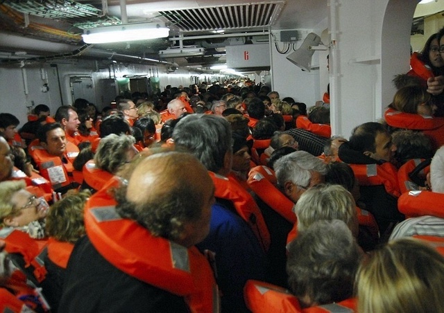 Image prise par un passager espagnol pendant la panique qui a précédé l'embarquement à bord des chaloupes /photo dr