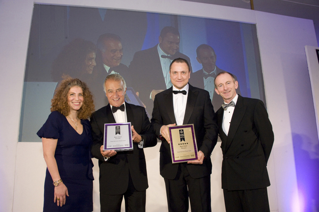 L'équipe dirigeante du Fairmont Monte Carlo a reçu de nombreux prix lors de la cérémonie des International Hotel Awards 2011, à Londres - Photo DR
