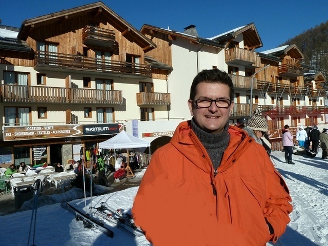 ''L'intégration autour des 2 postes majeurs de dépenses que sont l’achat du forfait et la location de l’appartement nous permettent d’être très compétitifs sur le plan commercial...'' ''L'intégration autour des 2 postes majeurs de dépenses que sont l’achat du forfait et la location de l’appartement nous permettent d’être très compétitifs sur le plan commercial...''