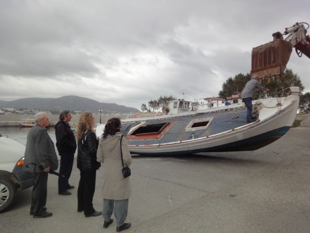 Hier j’avais assisté sans comprendre au démantèlement des bordages d’un charmant bateau de pêche, tout bleu et blanc - Photo DR Hier j’avais assisté sans comprendre au démantèlement des bordages d’un charmant bateau de pêche, tout bleu et blanc - Photo DR