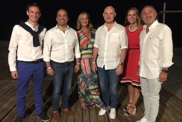 Nicolas Delord entouré des équipes de Thomas Cook France en Crète - Photo CL Nicolas Delord entouré des équipes de Thomas Cook France en Crète - Photo CL