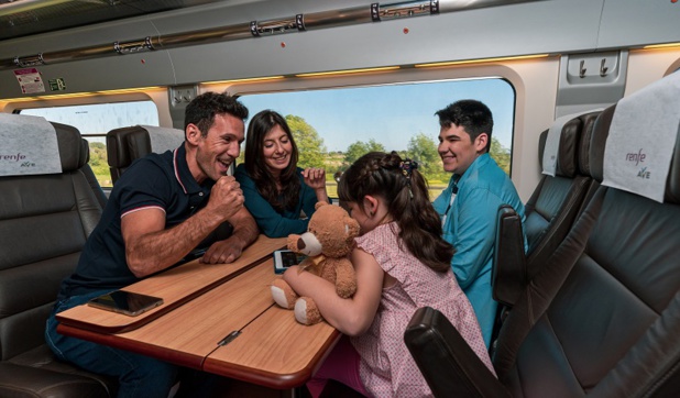 Les trains Renfe-SNCF proposent dorénavant le Wi-Fi gratuit, donnant aussi accès à des contenus - Crédit photo : Renfe-SNCF