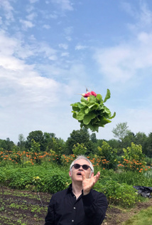 Dans les projets d’agriculture que je suis en train de monter avec mon fils, qui va piloter, cette première Ferme du Perche, nous allons produire la même quantité de légumes qu’une ferme « chimique » pour 8 fois moins d’énergie - © Jean Imbert