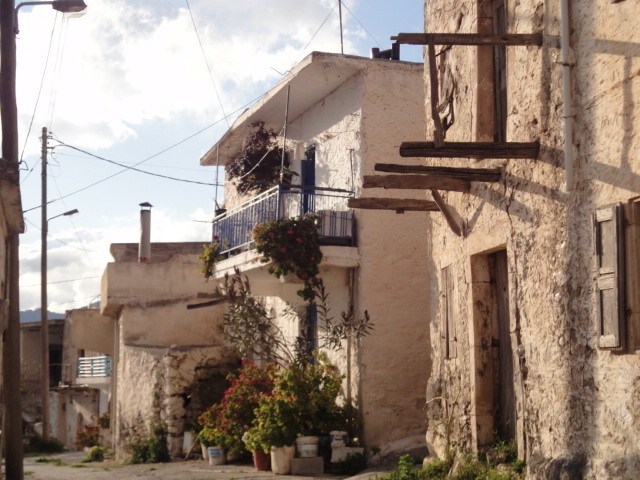 A Aghios Stefanos, là-haut, reste une quarantaine de foyers, mais pas moins de sept kafénions - Photo DR
