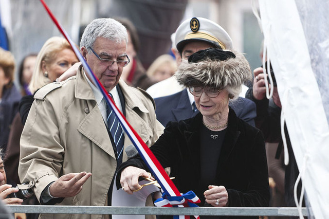 Le Piana a été béni le 31 janvier 2012 à Bastia, devant plus de 600 personnes, par Monseigneur Jean Bonfils. C’est sa marraine, Anne-Charlotte de Lambilly, qui a baptisé le navire en cassant la traditionnelle bouteille de champagne - DR