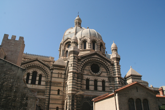 L’an prochain, Marseille Provence 2013 accueillera le MUCEM. A côté, le public trouvera le CEREM, un autre espace moderne dédié à la culture méditerranéenne. Plus loin, c’est la Major, la célèbre cathédrale romano-byzantine - DR