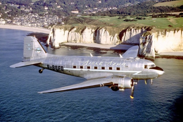 Un Douglas DC-3 d'Aigle Azur, l'un des premiers appareils de la compagnie dans les années 1950 © DR