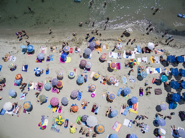 Le surtourisme et l'écologie font partie des critères les plus importants pour les Français au moment de choisir le lieu des vacances - cédit photo : Depositphotos @vverve