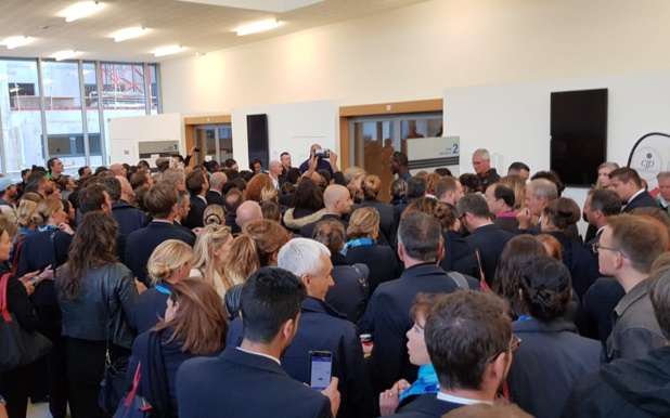 Les salariés de la compagnie devant la salle d'audience du Tribunal de Commerce de Bobigny, mercredi dernier - DR CE Les salariés de la compagnie devant la salle d'audience du Tribunal de Commerce de Bobigny, mercredi dernier - DR CE