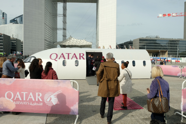 Une cabine éco au milieu des tours de la Défense - DR : Qatar Airways Une cabine éco au milieu des tours de la Défense - DR : Qatar Airways