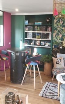 Le corner se résume à un mange-debout, une tablette tactile, entouré d'une décoration de voyage - DR : Graines de Voyages Le corner se résume à un mange-debout, une tablette tactile, entouré d'une décoration de voyage - DR : Graines de Voyages