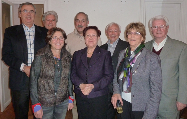 Ils parlent "métier" dans les écoles de tourisme. De gauche à droite : 1er rang: Josy Bensimhon, Paule Klein, Francine Benhamou. 2e rang : Jean-Pierre Gaumet, Philippe Cobessi, Jean Perrin, Antonio Donsanti, Jacques Javaoyon - DR : M.S.