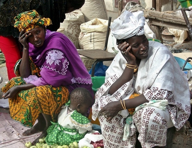 Deux marchandes sur le marché de Dakar /photo JDL